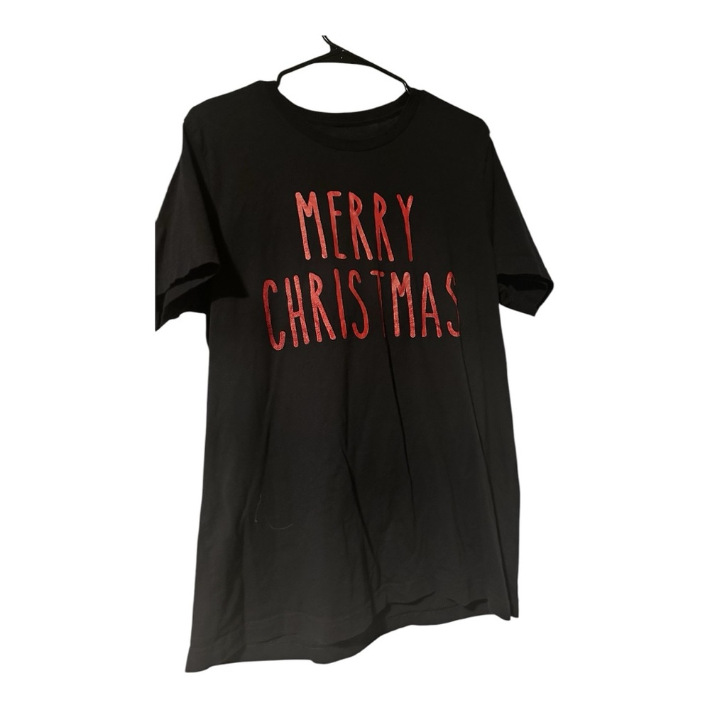 💜UNBRANDED Christmas Tee!